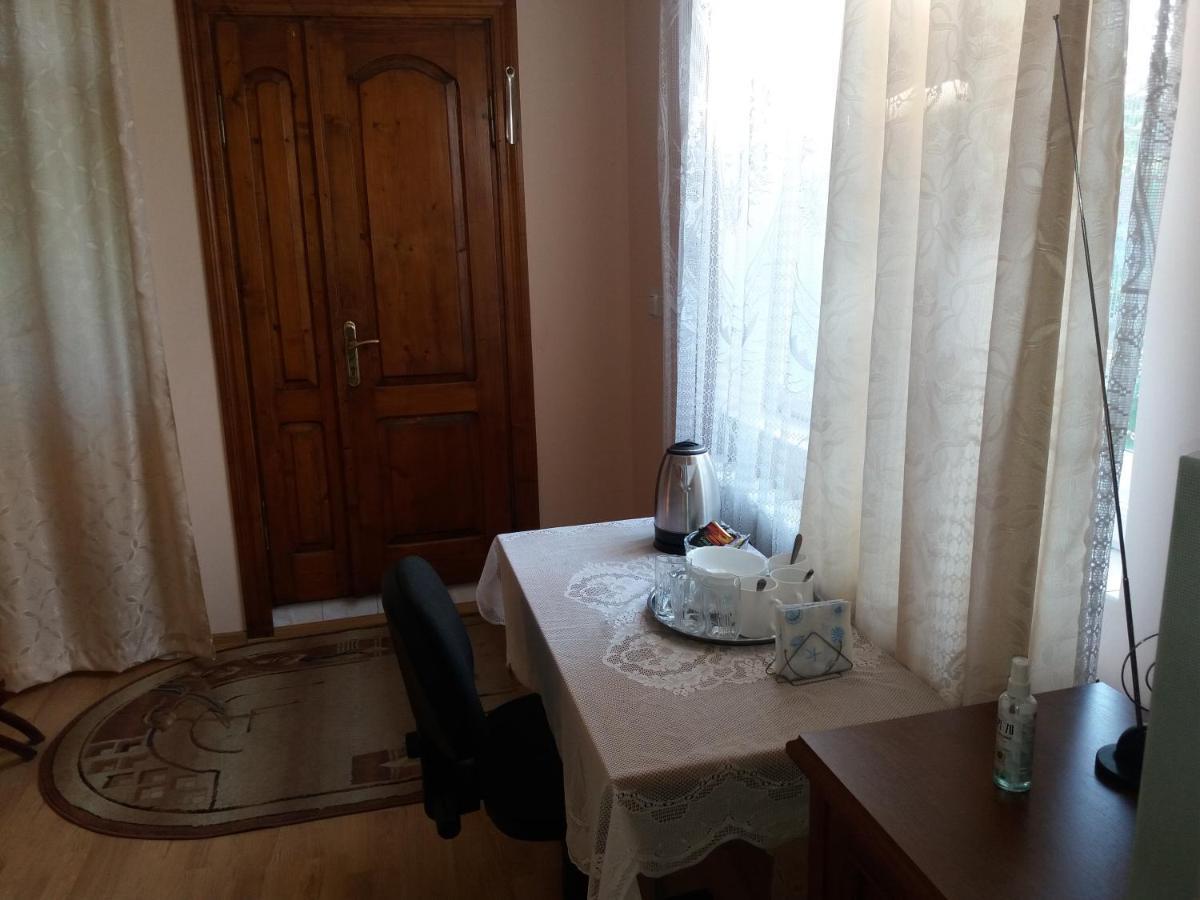"ArtTrakt" Hotel Lviv Buitenkant foto