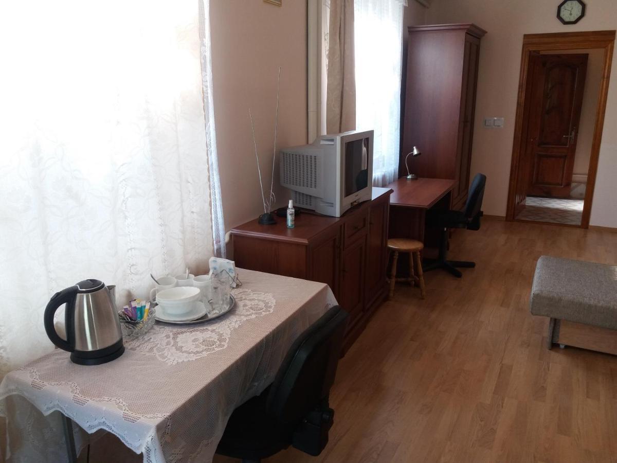 "ArtTrakt" Hotel Lviv Buitenkant foto