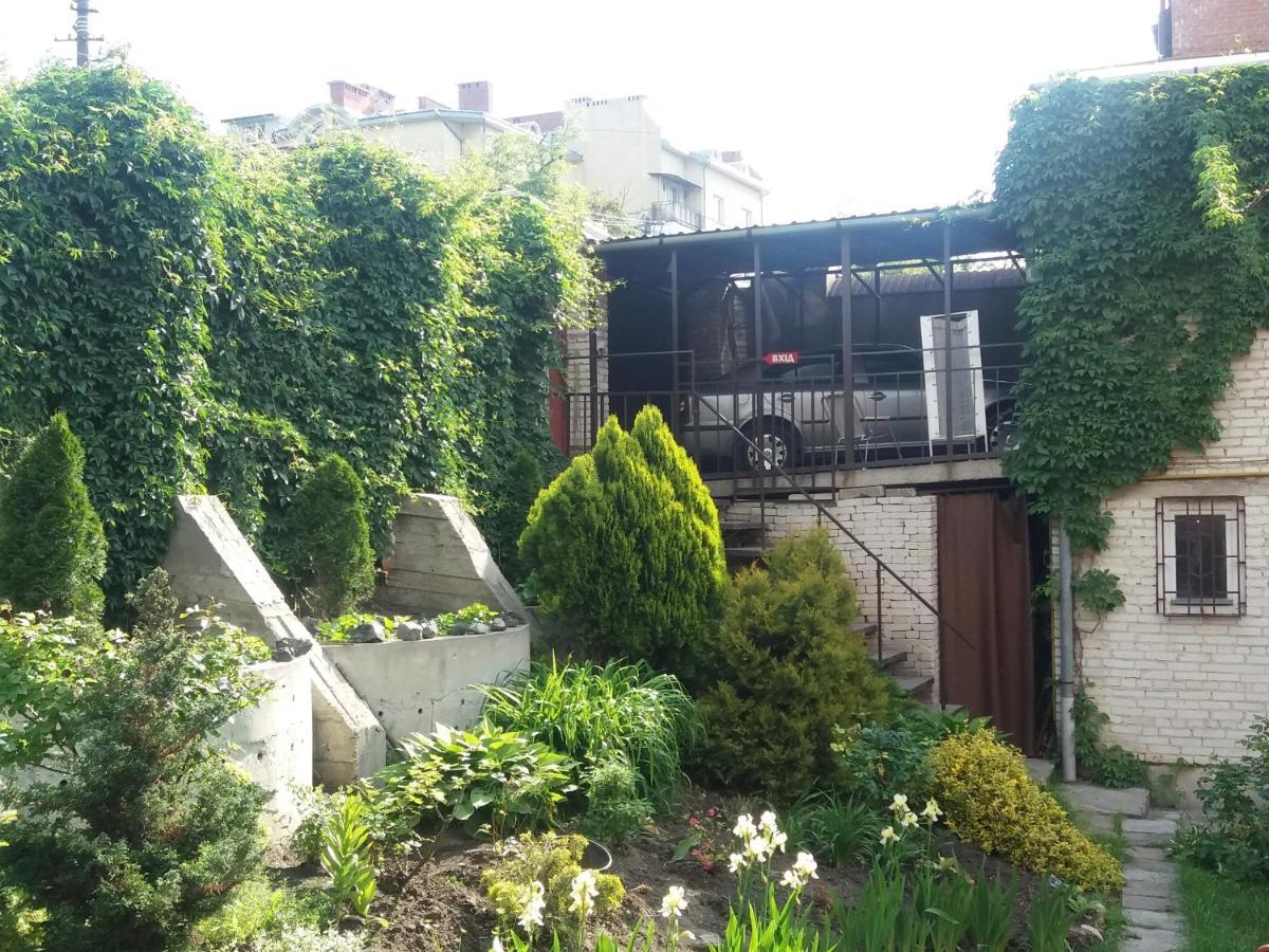 "ArtTrakt" Hotel Lviv Buitenkant foto