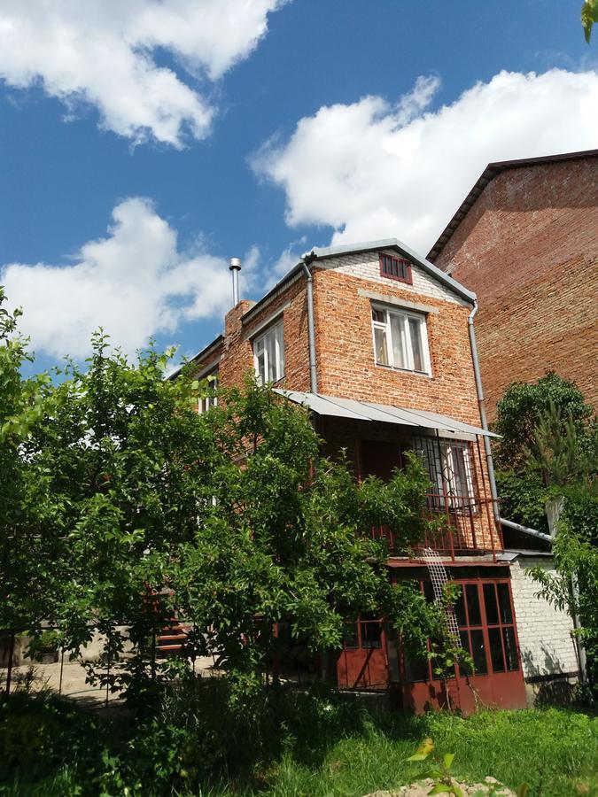 "ArtTrakt" Hotel Lviv Buitenkant foto